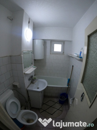 Apartament cu 3 camere la etajul 3/4 decomandat izolat termi 