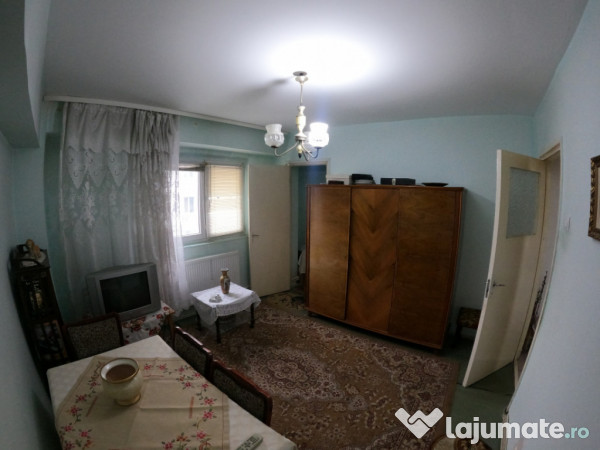 Apartament cu 3 camere la etajul 3/4 decomandat izolat termi 
