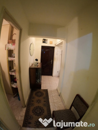 Apartament cu 3 camere la etajul 3/4 decomandat izolat termi 