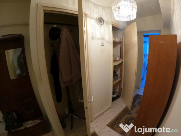 Apartament cu 3 camere la etajul 3/4 decomandat izolat termi 