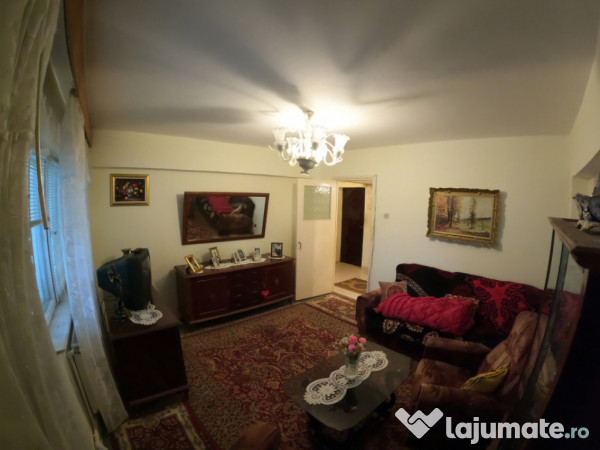 Apartament cu 3 camere la etajul 3/4 decomandat izolat termi 