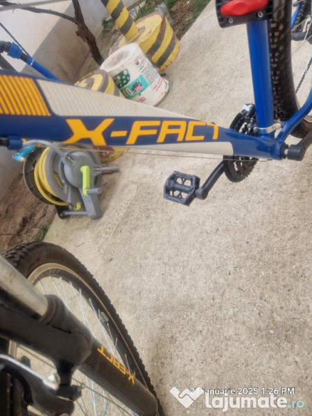 Bicicleta XFACT culoare albastru. 