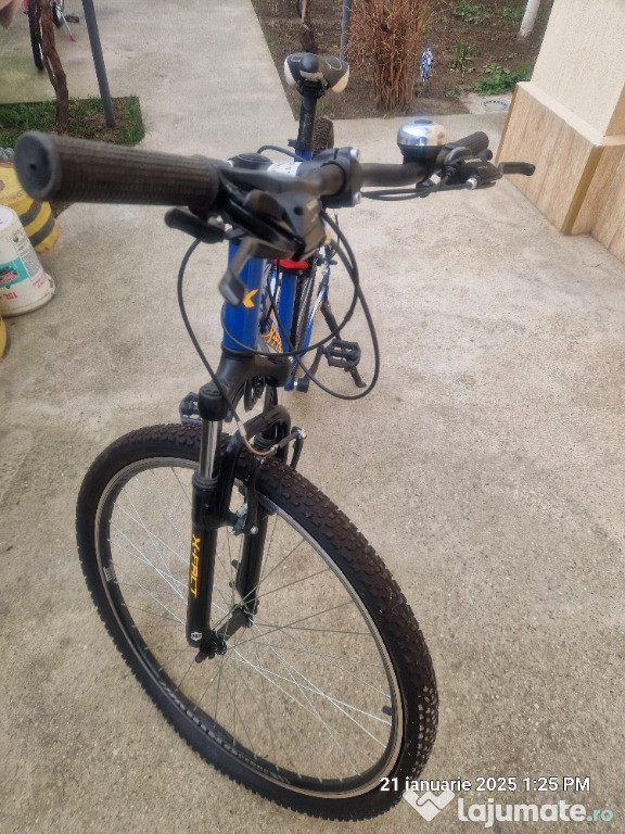 Bicicleta XFACT culoare albastru. 