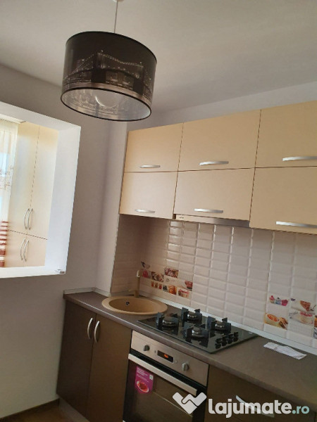 Apartament de 2 camere zona VLAHUTA 